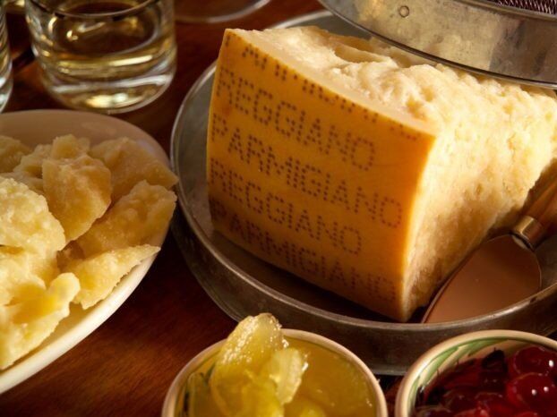 Visita e Degustazione al Caseificio Brianti: Tuffo nelle Tradizioni del Parmigiano Visita e Degustazione al Caseificio Brianti: Tuffo nelle Tradizioni del Parmigiano desktop picture