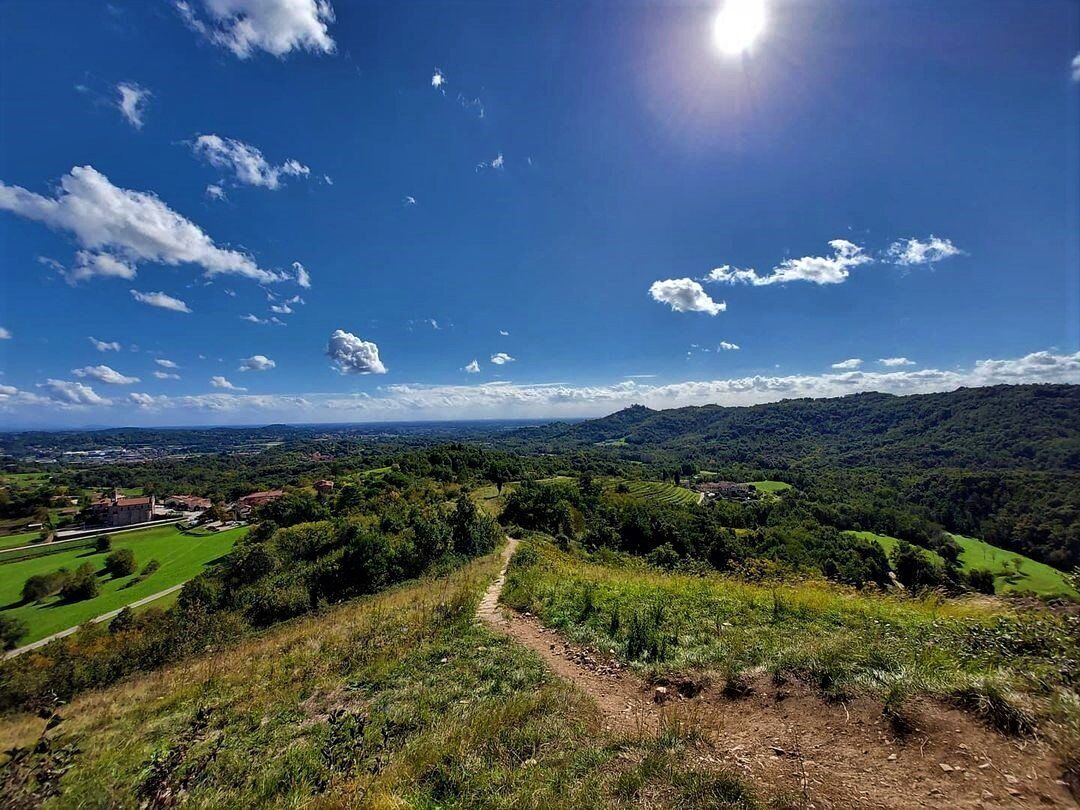 Escursione Panoramica alle Piramidi di Montevecchia Escursione Panoramica alle Piramidi di Montevecchia desktop picture