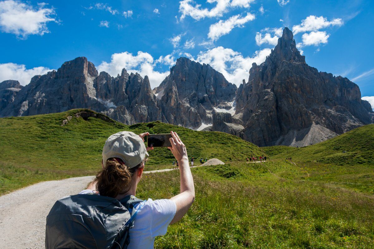 Escursione tra i Superbi Panorami delle Pale di San Martino desktop picture