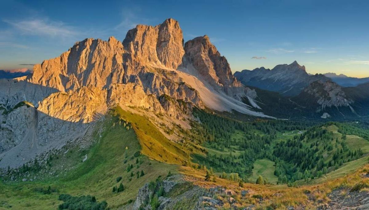 Panorami nel Cuore delle Dolomiti: Escursione al Monte Pelmo desktop picture