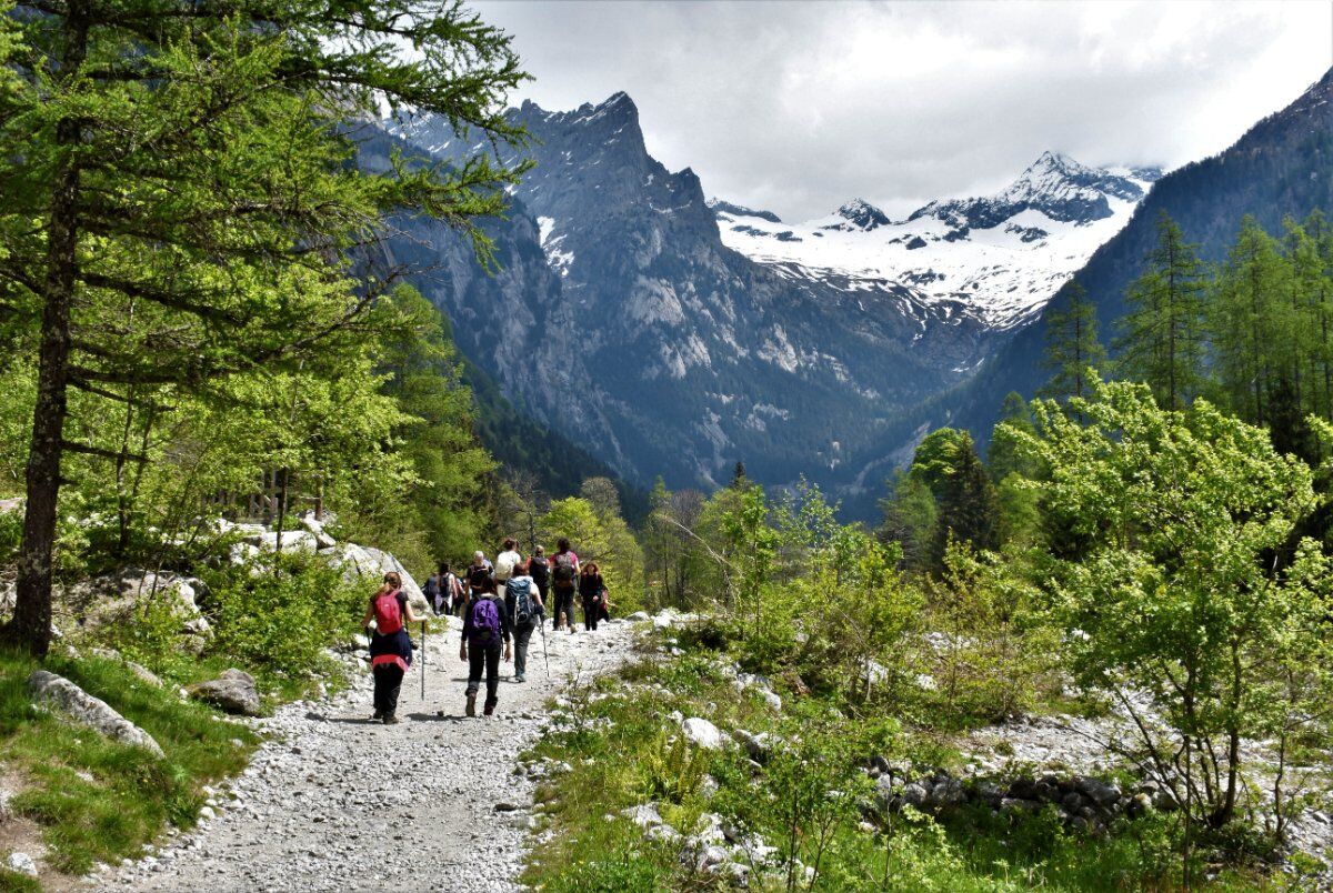 Nella Yosemite Italiana: Trekking in Val di Mello desktop picture