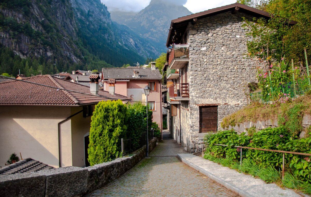 Nella Yosemite Italiana: Trekking in Val di Mello desktop picture