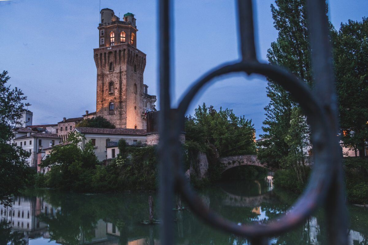 Tre Donne e un Fantasma: Tour nella Padova Misteriosa Tre Donne e un Fantasma: Tour nella Padova Misteriosa desktop picture