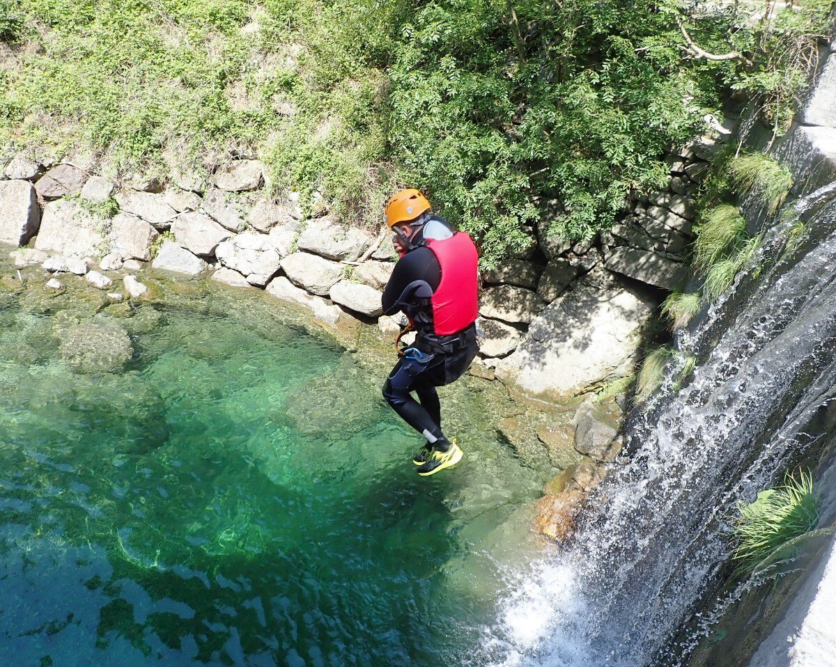 Canyoning Adrenalinico sulle Acque del Torrente Palvico - MATTINA desktop picture