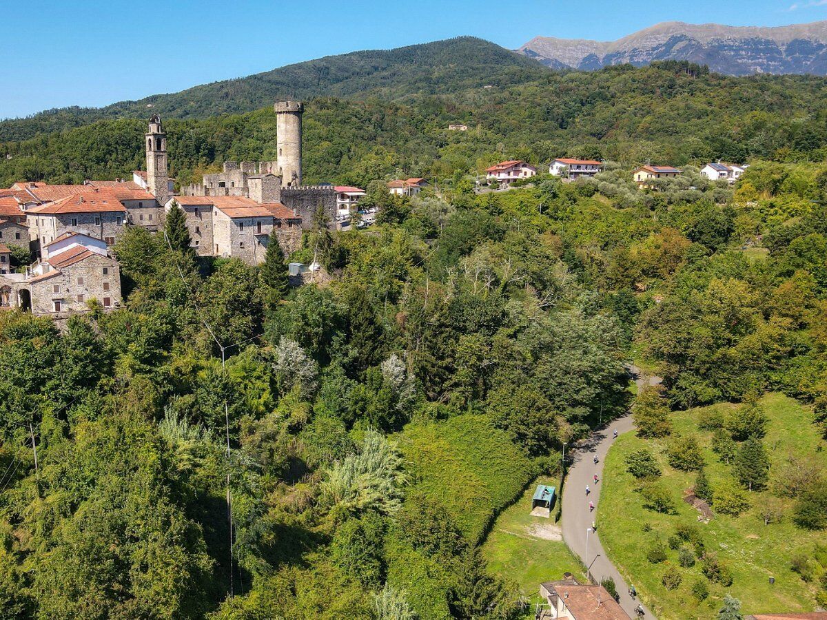 E-Bike Tour alla Scoperta del Medioevo in Lunigiana (E-Bike Inclusa) desktop picture