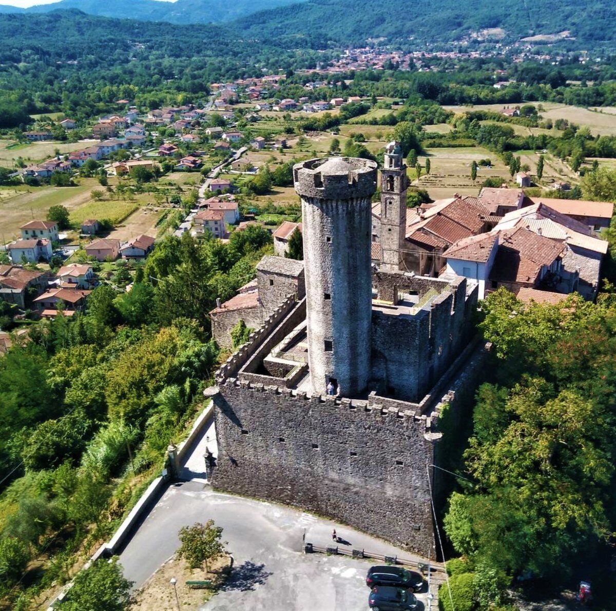 E-Bike Tour alla Scoperta del Medioevo in Lunigiana (E-Bike Inclusa) desktop picture