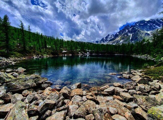 Un Paradiso Naturale: Camminata tra la Val Buscagna e il Lago Nero desktop picture
