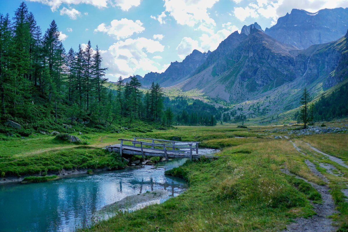 Un Paradiso Naturale: Camminata tra la Val Buscagna e il Lago Nero desktop picture