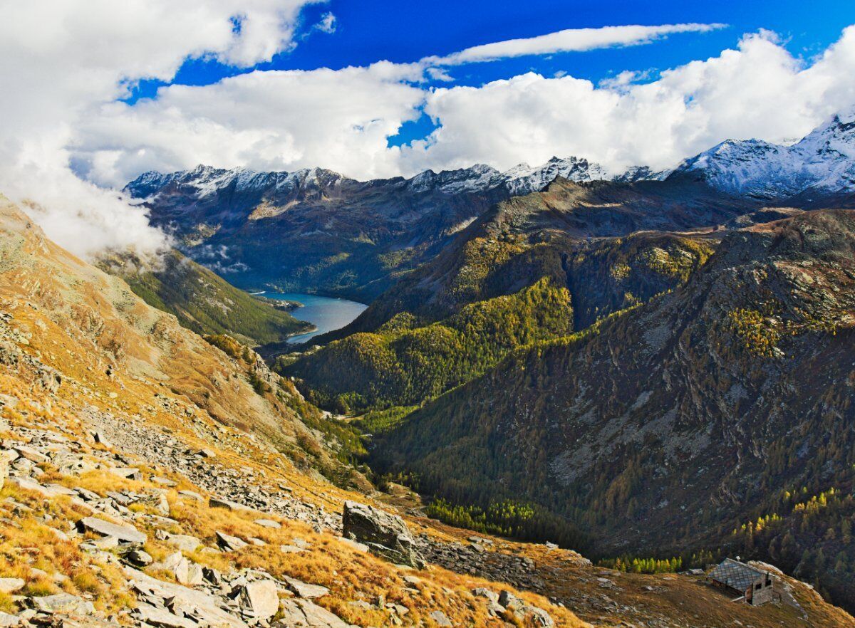 Passeggiata al crepuscolo lungo il Lago di Ceresole Reale Passeggiata al crepuscolo lungo il Lago di Ceresole Reale desktop picture