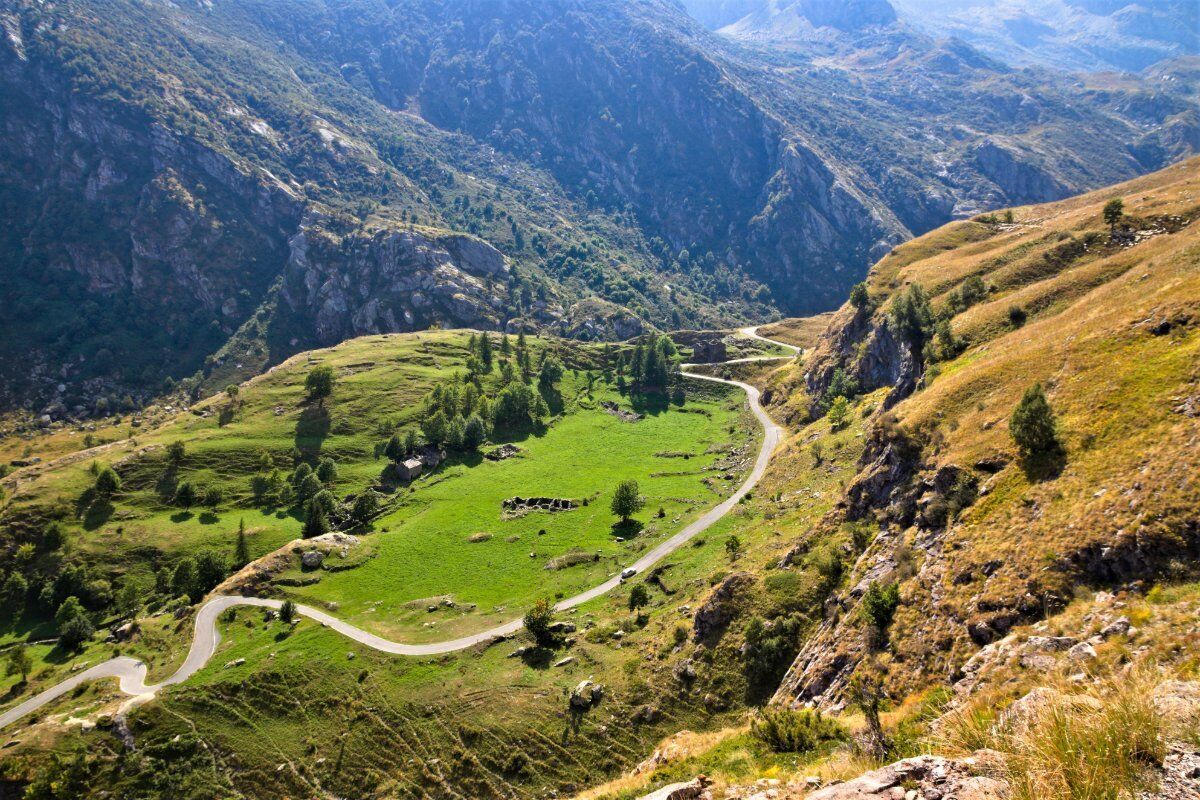 Nella Val d’Ala: Trekking sui Passi di Antiche Incisioni Rupestri desktop picture