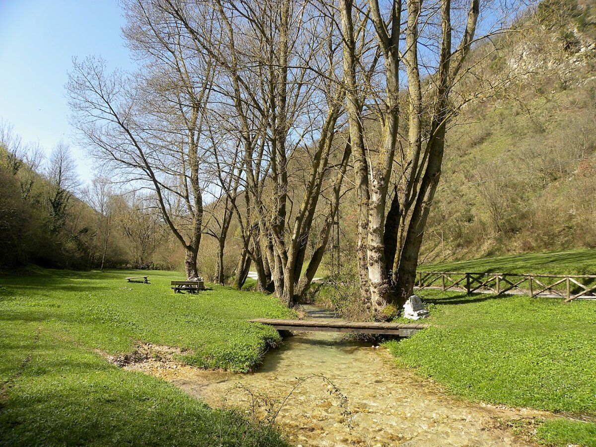 I Tesori Marchigiani: Camminata dalle Sorgenti dell'Esino ad Esanatoglia desktop picture