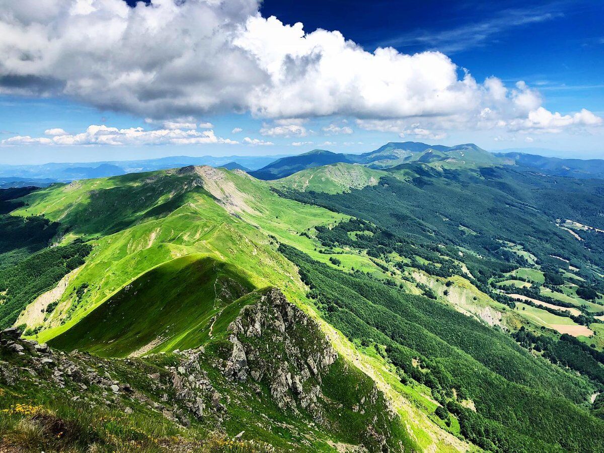 Le Magiche Distese dell'Appennino: Camminata da Abetone a Libro Aperto desktop picture