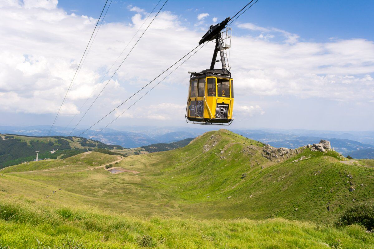 Trekking ad alta quota: il maestoso Monte Cimone Trekking ad alta quota: il maestoso Monte Cimone desktop picture