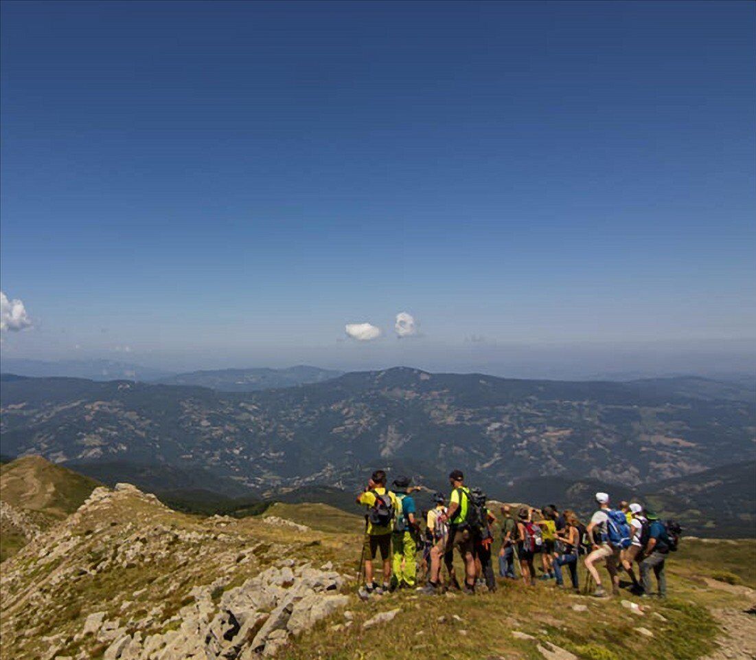 Trekking ad alta quota: il maestoso Monte Cimone Trekking ad alta quota: il maestoso Monte Cimone desktop picture