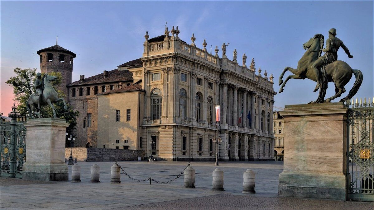 Torino Letteraria: Un Percorso Oltre i Confini del Tempo desktop picture