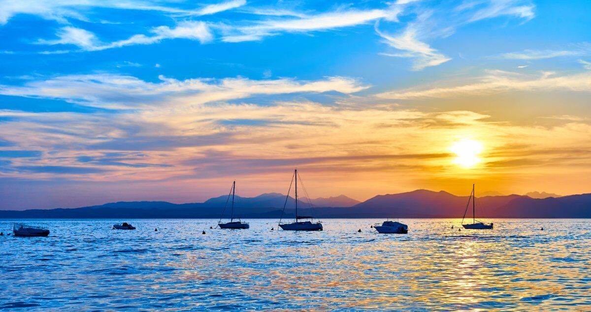 Yoga al Tramonto: Verso la Pace dei Sensi Yoga al Tramonto: Verso la Pace dei Sensi desktop picture