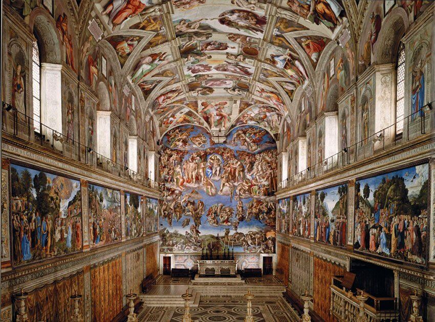 Una Serata Illuminata dalla Bellezza: Visita Guidata dei Musei Vaticani desktop picture