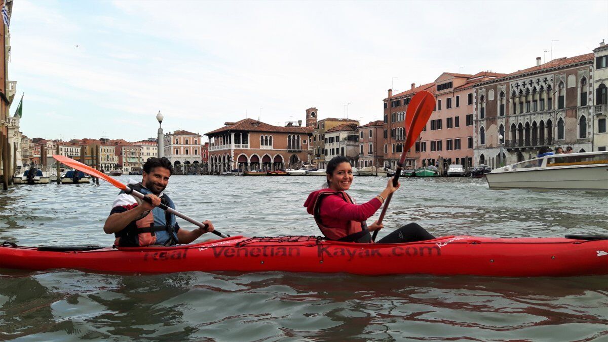 Tour in Kayak nei Canali Veneziani: Uno Sguardo Nuovo sulla Serenissima Tour in Kayak nei Canali Veneziani: Uno Sguardo Nuovo sulla Serenissima desktop picture