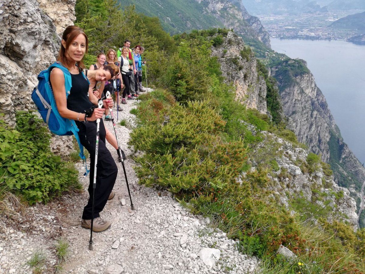 Trekking a Punta Larici, lo Sperone di Roccia a Picco sul Garda desktop picture