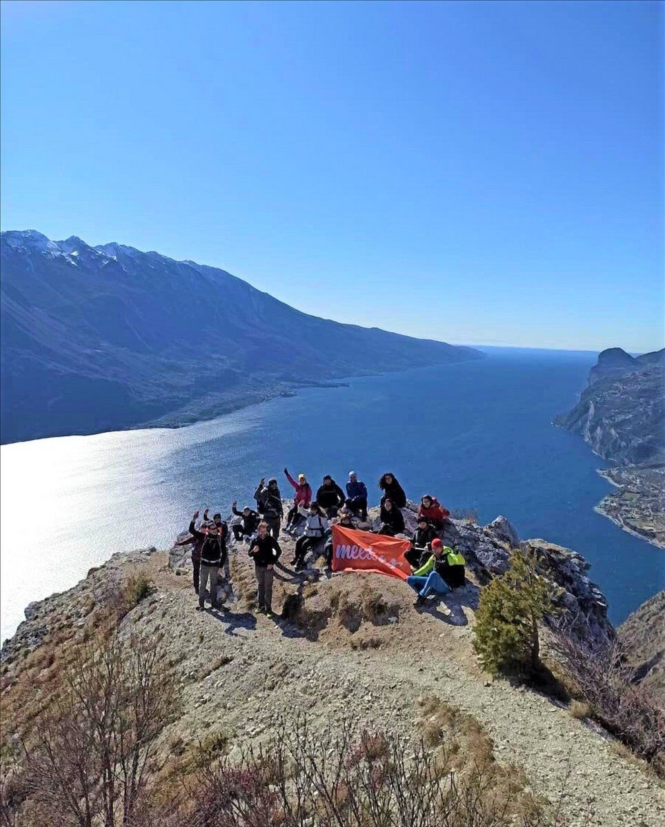 Trekking a Punta Larici, lo Sperone di Roccia a Picco sul Garda Trekking a Punta Larici, lo Sperone di Roccia a Picco sul Garda desktop picture