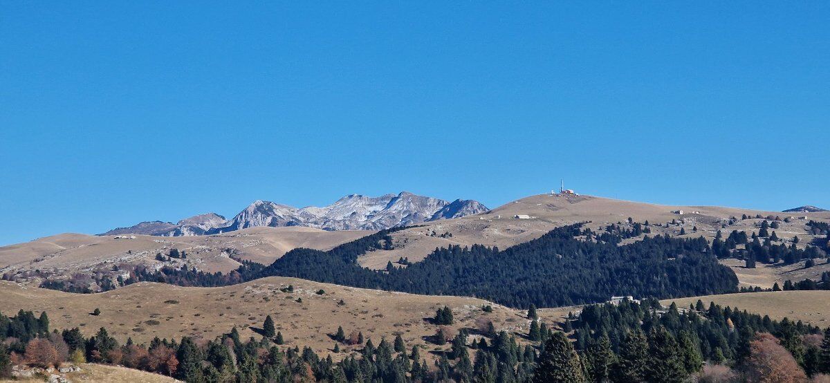 Trekking in Lessinia: dal Vajo delle Anguille al Vajo dei Modi desktop picture