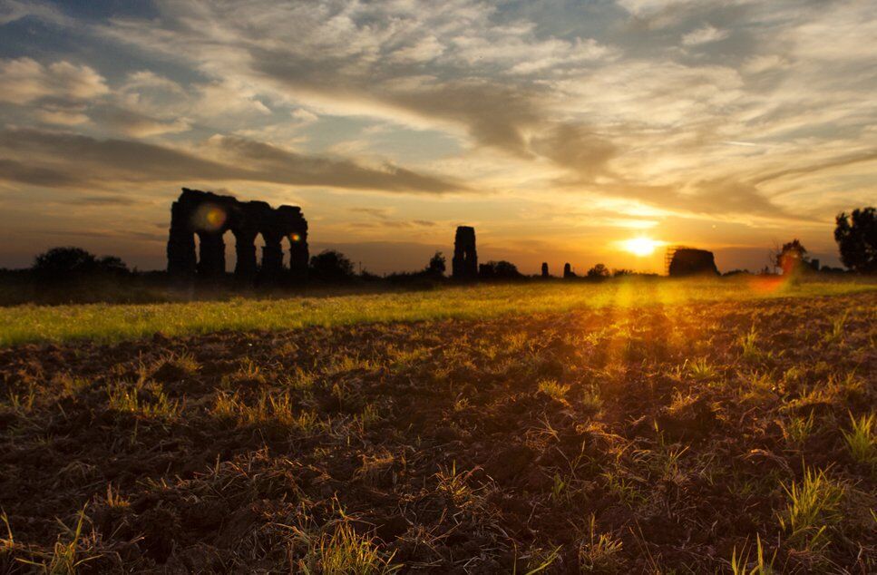Passeggiata al Tramonto nel Parco degli Acquedotti Romani Passeggiata al Tramonto nel Parco degli Acquedotti Romani desktop picture