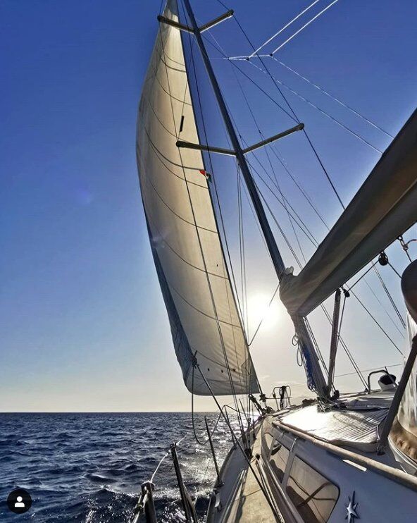 Due Giorni Unici: La Costiera Sorrentina e Capri in Barca a Vela desktop picture