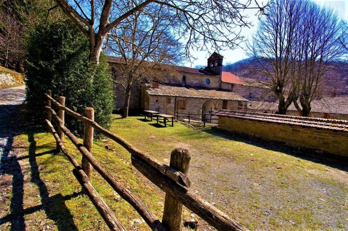 Trekking da Badia Moscheta alle fragorose Cascate del Rio Rovigo desktop picture