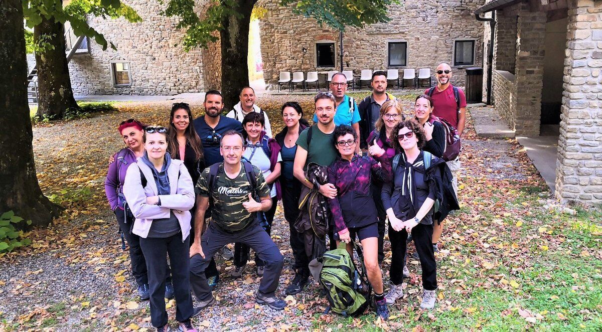 Trekking da Badia Moscheta alle fragorose Cascate del Rio Rovigo desktop picture