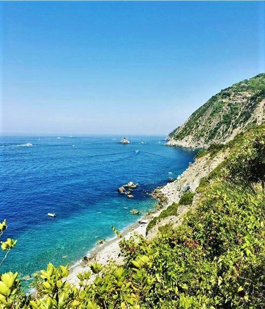Una Camminata nella Riviera Ligure: L'Incontaminata Spiaggia del Persico - MATTINA Una Camminata nella Riviera Ligure: L'Incontaminata Spiaggia del Persico - MATTINA desktop picture