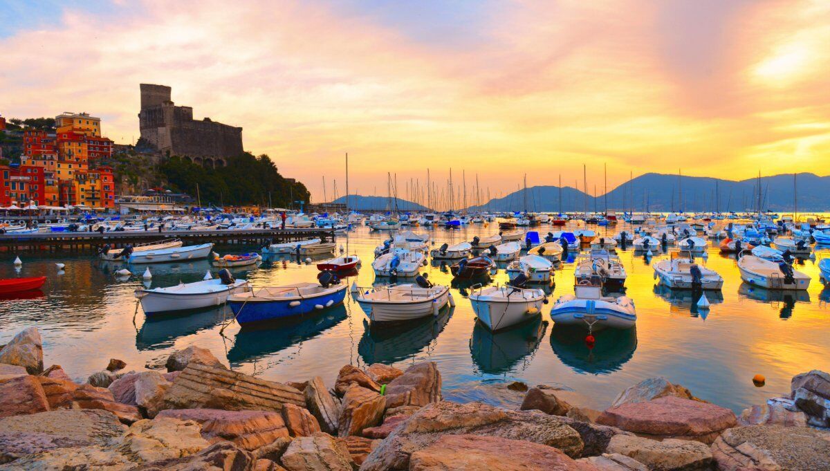 La Notte di San Lorenzo nel Golfo dei Poeti: Dal Castello Di San Terenzo a quello di Lerici desktop picture