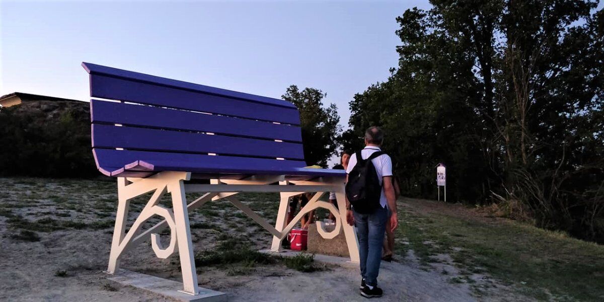 Big Bench Lilla: Passeggiata Serale nel Cuore del Monferrato Big Bench Lilla: Passeggiata Serale nel Cuore del Monferrato desktop picture