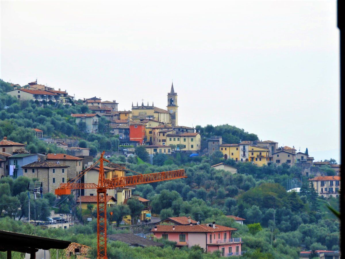 Yoga e Passeggiata Panoramica alle Pendici del Monte Baldo Yoga e Passeggiata Panoramica alle Pendici del Monte Baldo desktop picture