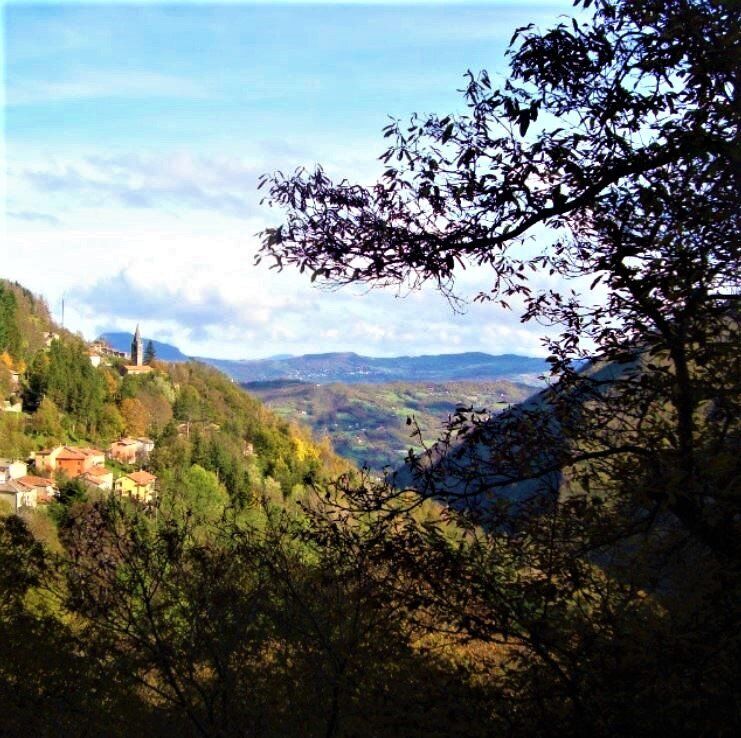 Trekking nella Valle Randaragna: tra cascate e antiche testimonianze desktop picture