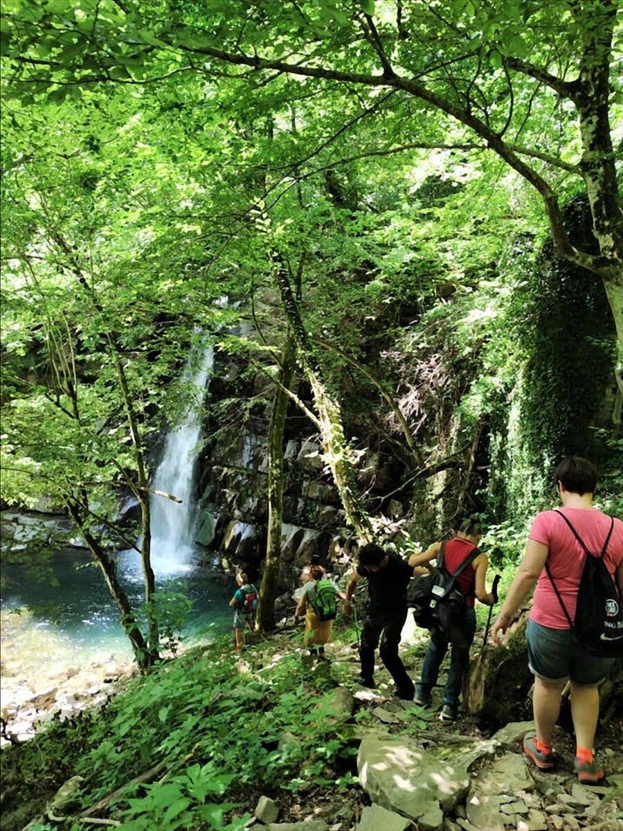 Trekking nella Valle Randaragna: tra cascate e antiche testimonianze desktop picture