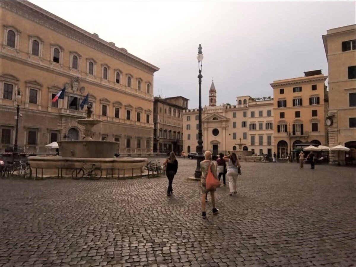 Tour Serale nella Roma Celata: Le Grandi Donne al Potere desktop picture