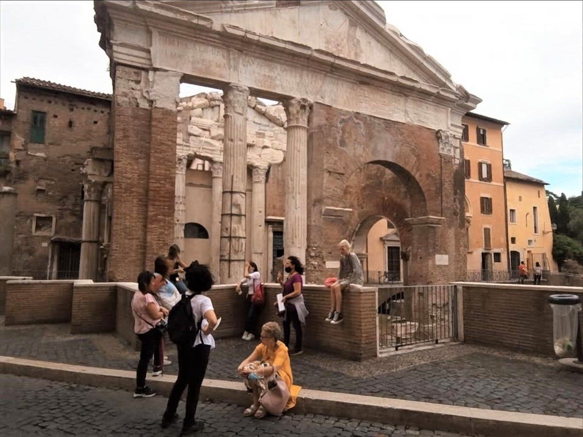 Tour Serale nella Roma Celata: Le Grandi Donne al Potere desktop picture