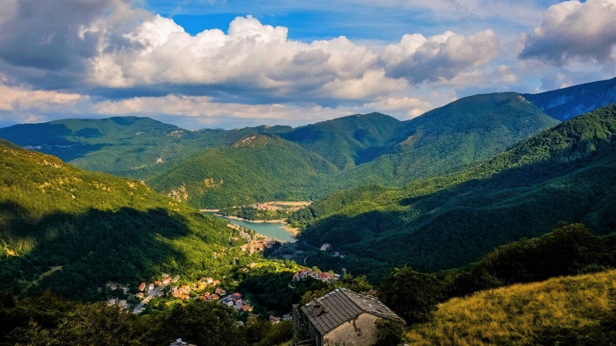 Campocatino e l'Eremo di San Viano: Una Camminata nel Parco Alpi Apuane desktop picture