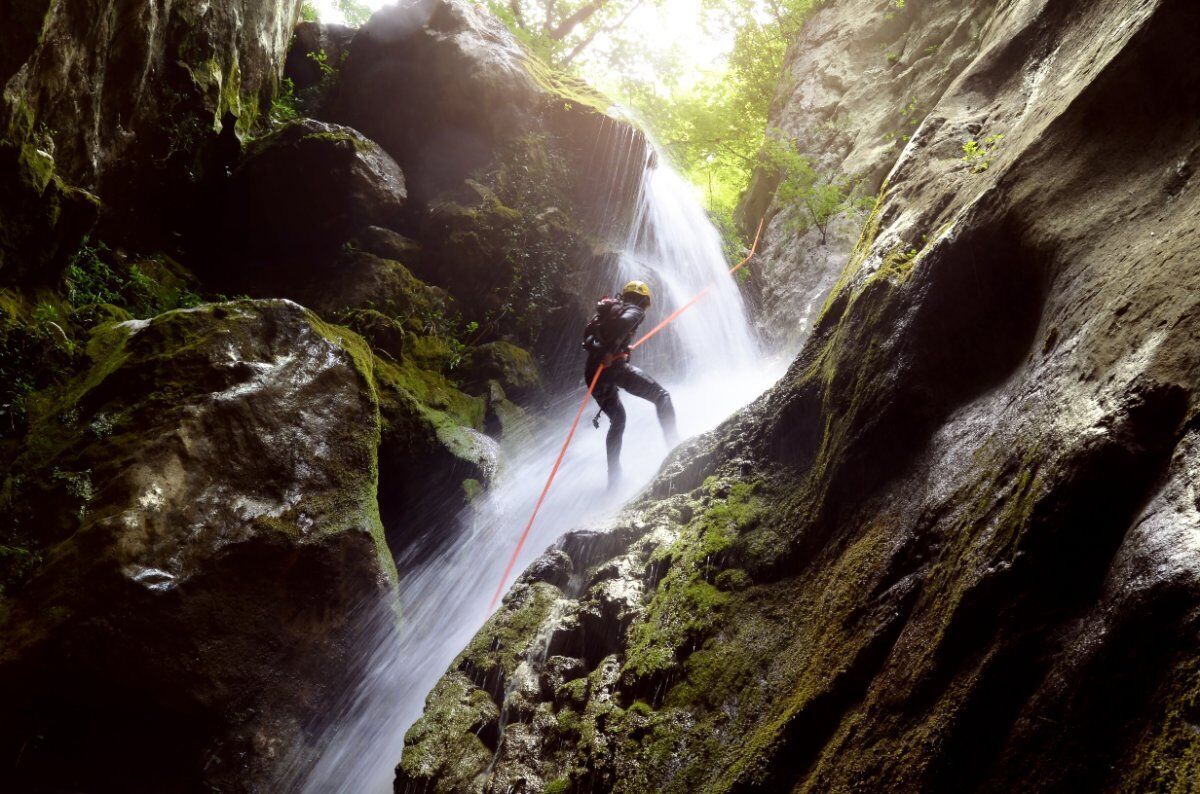 Un Emozionante Canyoning alle Pendici del Monte Rosa desktop picture