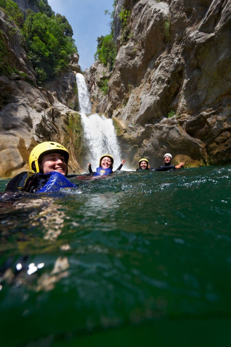 Un Emozionante Canyoning alle Pendici del Monte Rosa desktop picture