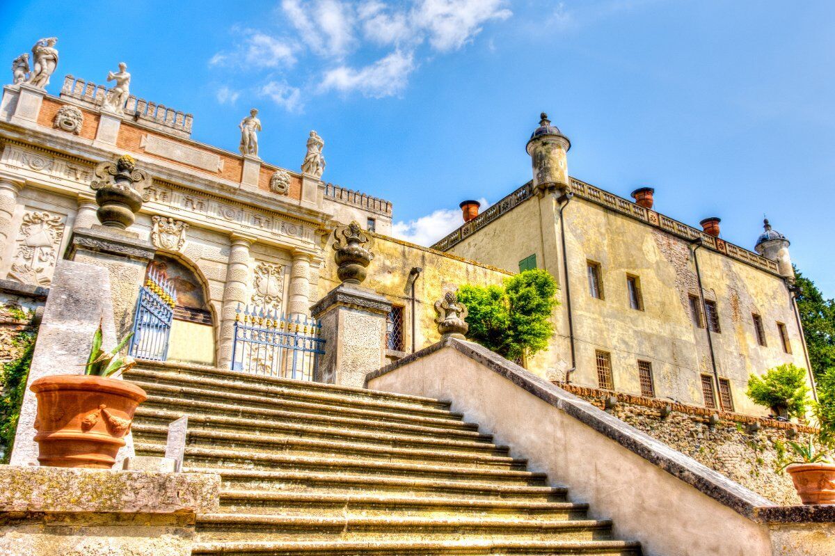 Un Itinerario ricco di Misteri: Da Battaglia Terme al Castello del Catajo Un Itinerario ricco di Misteri: Da Battaglia Terme al Castello del Catajo desktop picture