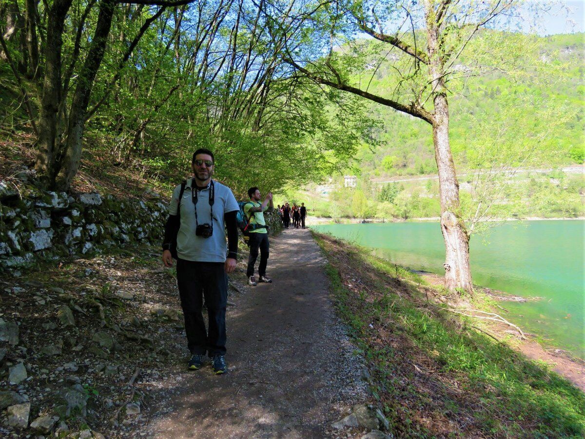 Passeggiata dal Lago di Tenno al Borgo Medievale di Canale desktop picture