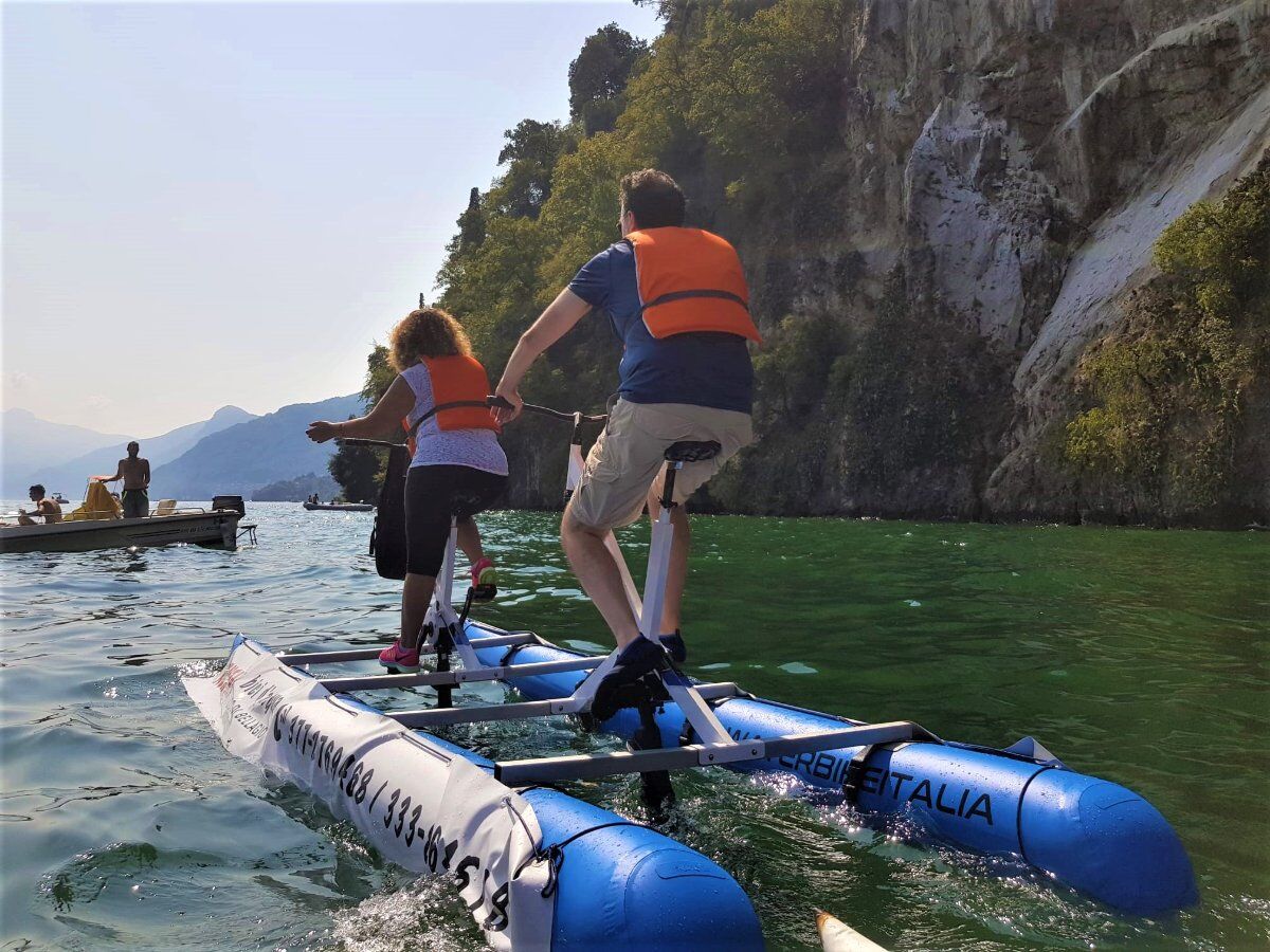 Un'Esilarante Pedalata Sulle Acque del Lago di Como - 2° Turno Un'Esilarante Pedalata Sulle Acque del Lago di Como - 2° Turno desktop picture