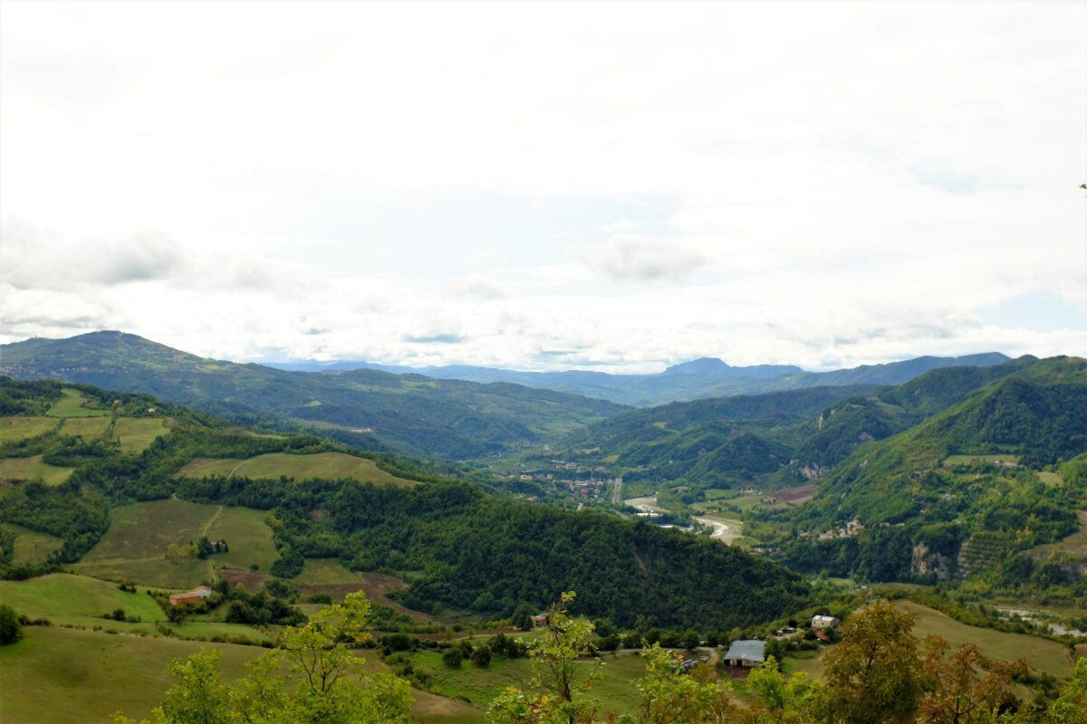 Camminando nella Via Degli Dei: Tra Storia, Natura e Panorami Mozzafiato (5notti/6giorni) Camminando nella Via Degli Dei: Tra Storia, Natura e Panorami Mozzafiato (5notti/6giorni) desktop picture