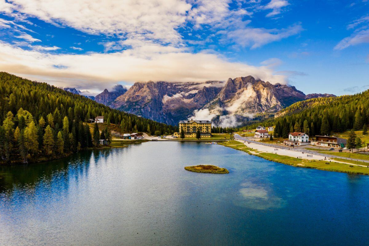 Un Fine Settimana nel Cuore delle Dolomiti: Dalle Tre Cime di Lavaredo alle Cinque Torri desktop picture