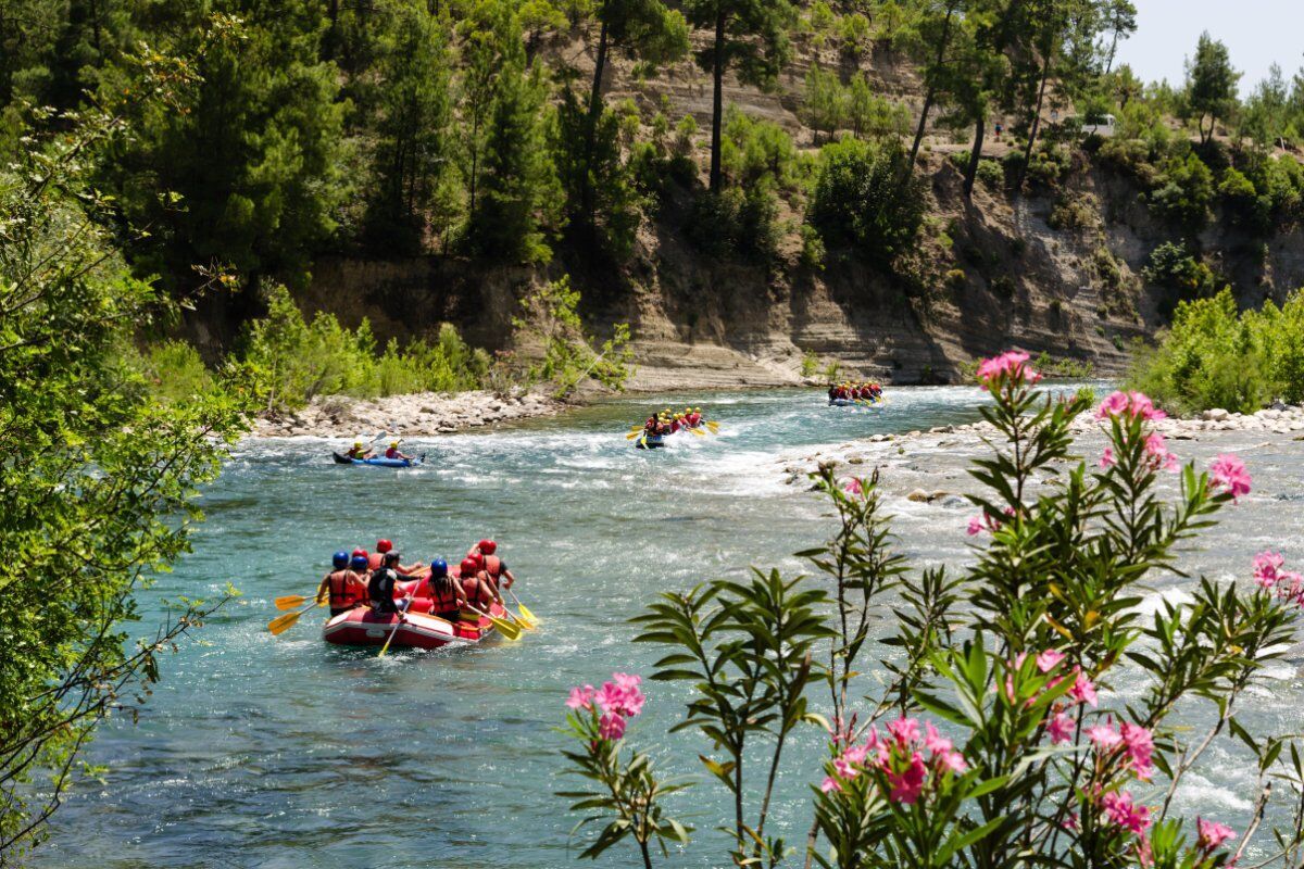 Due Giorni Inediti: Il Bosco dei Poeti e un Emozionante Rafting nel Fiume Adige desktop picture