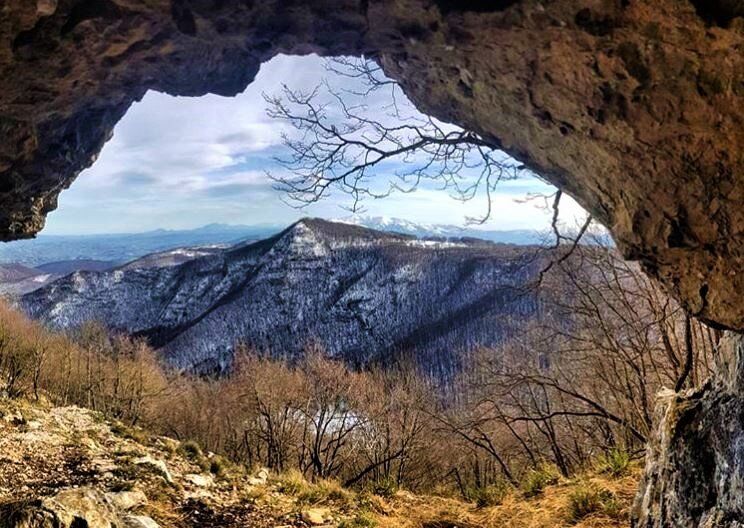 La Grotta di San Francesco e il Magico Tramonto dal Monte San Vicino desktop picture
