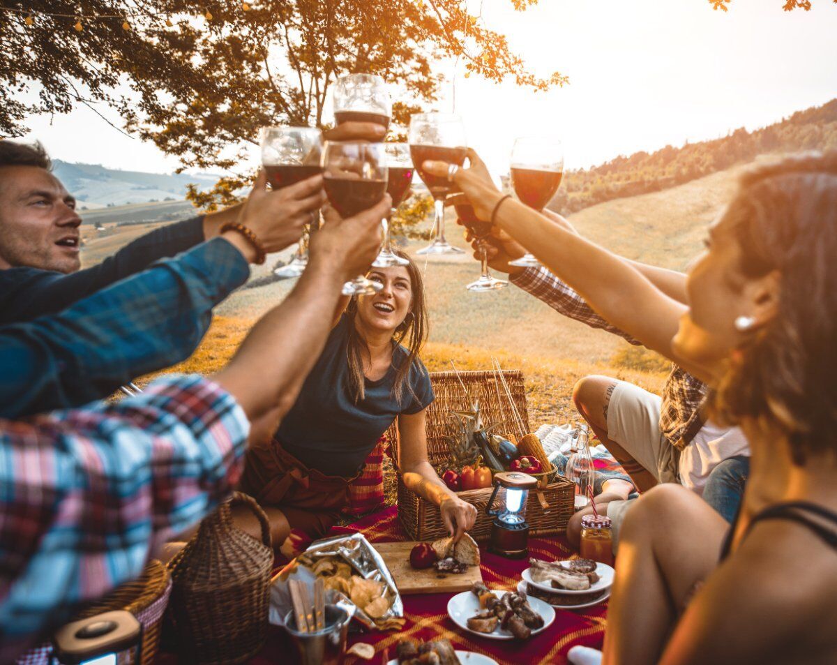 Notte di San Lorenzo: Passeggiata con picnic al lume di candela Notte di San Lorenzo: Passeggiata con picnic al lume di candela desktop picture