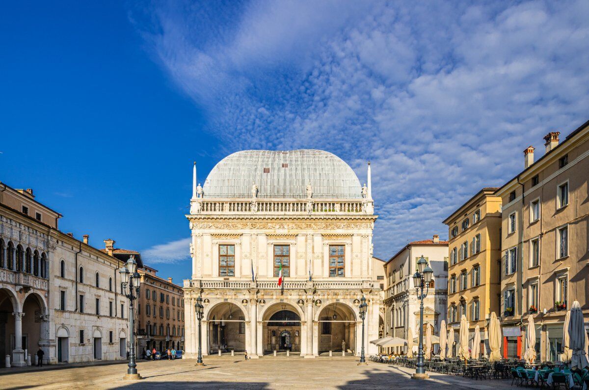 La Meravigliosa Brescia: Da Piazza del Foro a Piazza Vittoria desktop picture