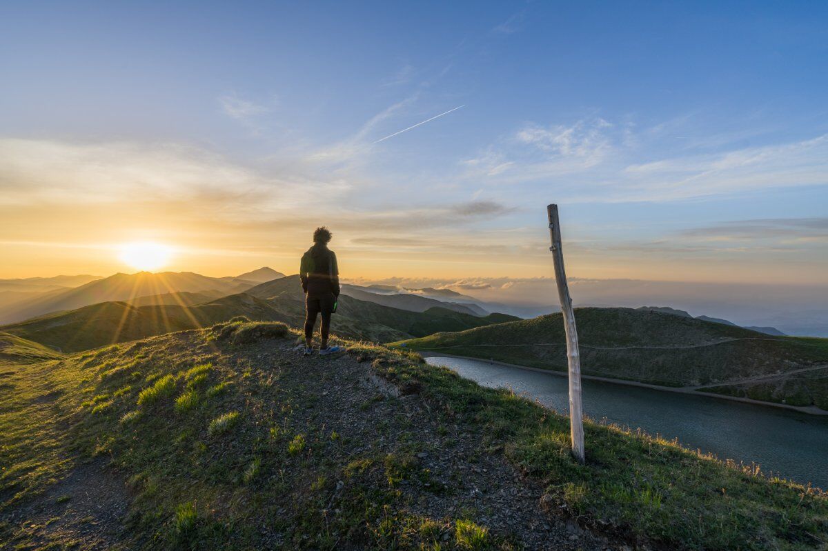 Solcando i crinali Appenninici: Escursione serale al Lago Scaffaiolo desktop picture